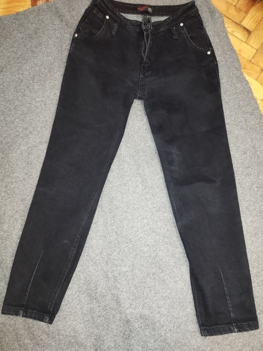 Жіночі чорні джинси