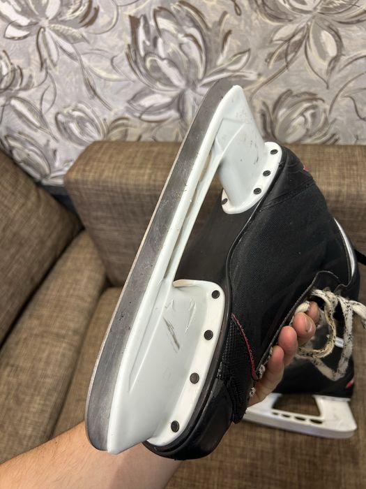 Продам ковзани (коньки) CCM RBZ 40. 42 розмір
