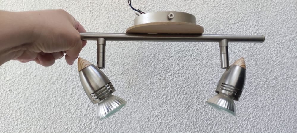 Ceiling-mounted projector track with 3 projectors