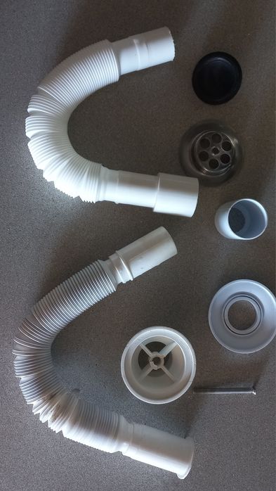 2 Sifões e mais peças  para canalização