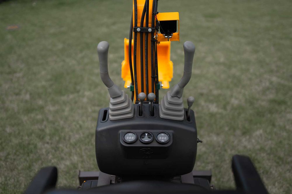 NOWA Minikoparka Nowa Berger Kraus BK800B diesel Euro5 DOSTAWA