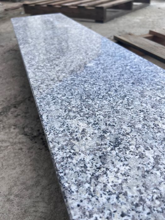 parapety zewnętrzne wewnętrzne schody z granitu czarny granit szary