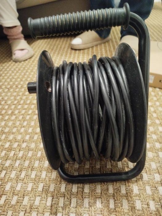 Extensão elétrica com enrolador (25m)
