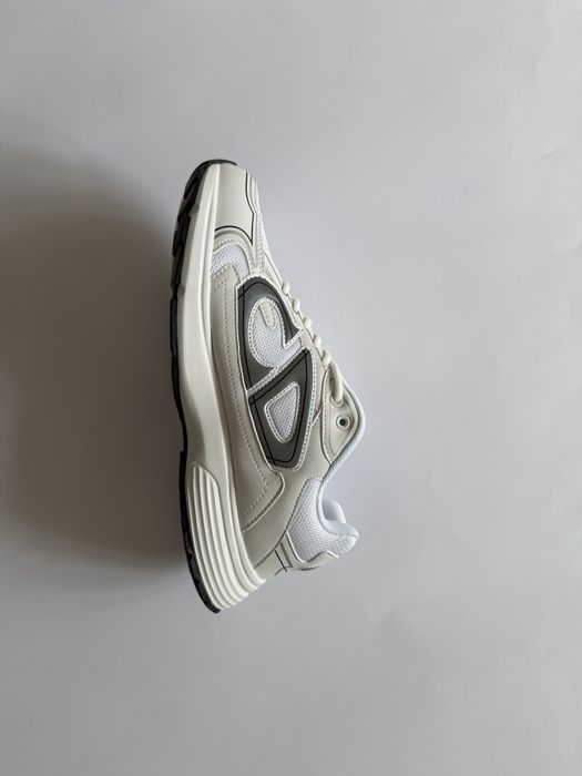Dior b30  білого кольору