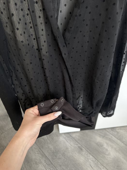 Прозора блуза боді чорна в горох stradivarius s