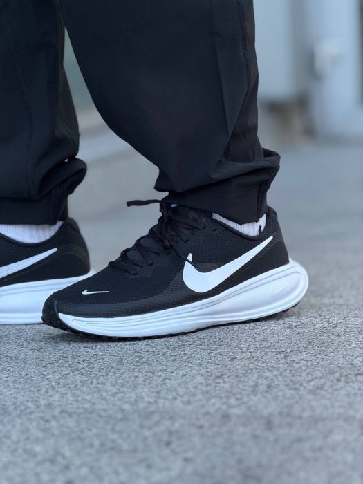 Кросівки Nike Revolution 8
