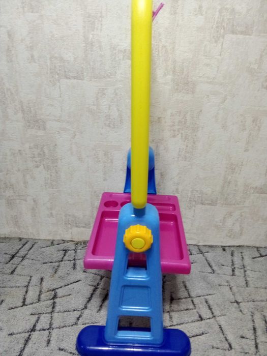 Пластиковий Дитячий мольберт.