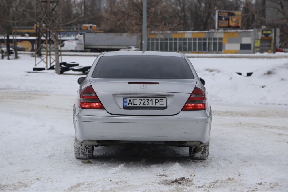 Mercedes Benz w211