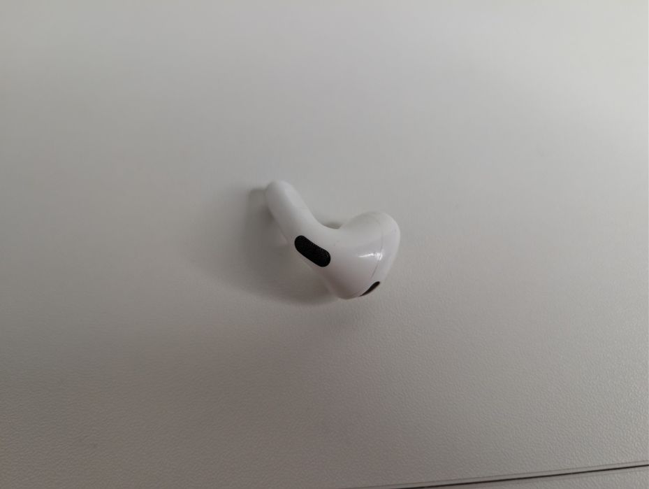 Apple Airpods 4 (3053) левый, оригинал
