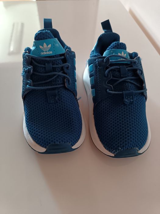 Tenis Adidas tamanho 21