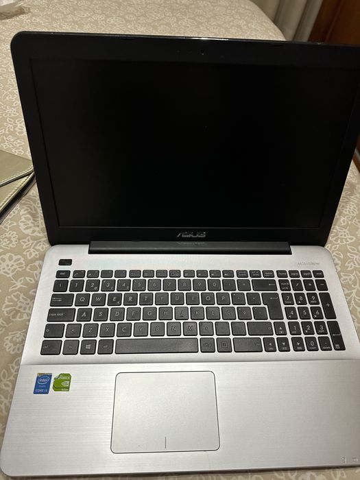 Computador marca Asus425652399626659841