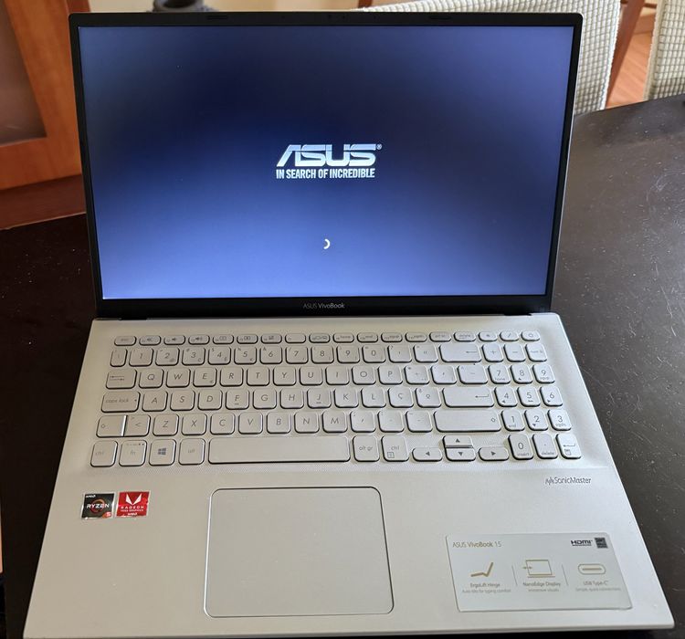 Portátil ASUS VivoBook 15 X512D AMD Ryzen 5