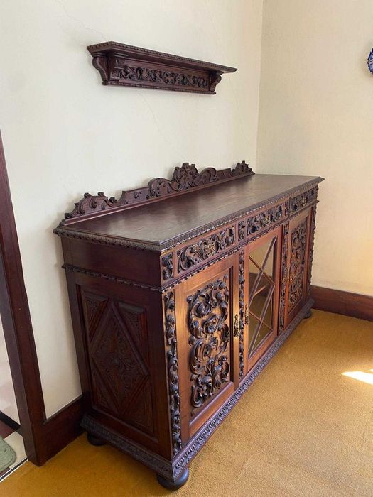 Conjunto de Sala de Jantar Antigo Anos 20 – Madeira Maciça ( Castanheiro)