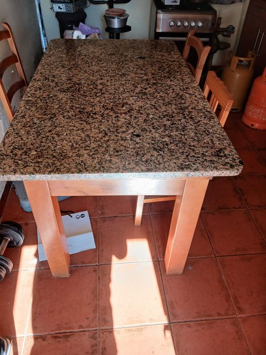Mesa cozinha em bom estado