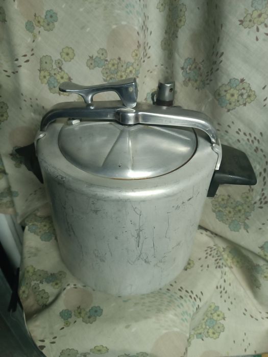 Panela de pressão usada
