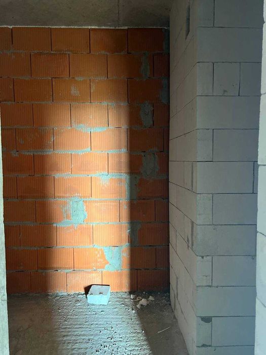 Продається 2 кім квартира в центральній частині міста .