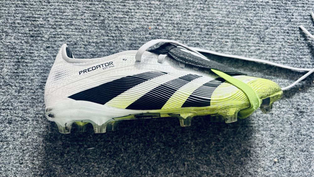 Chuteira adidas Predator