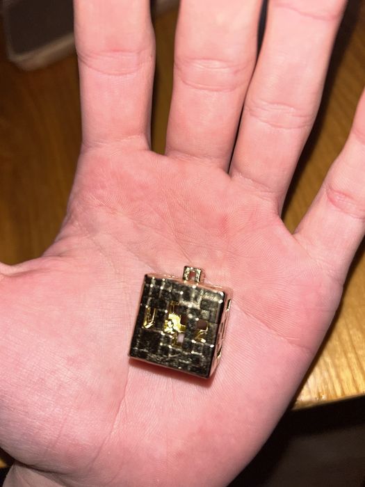 Золотий блок майнкрафт кіндер джой