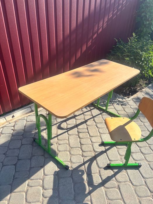 Продам учнівський комплект стіл і стільчик