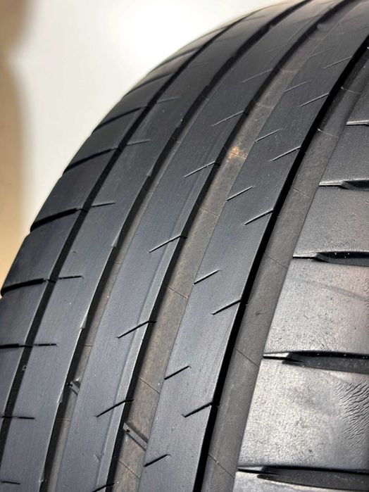 Pneus Michelin Pilot Sport 4 (Tesla) - 235/45/18 - Excelentes