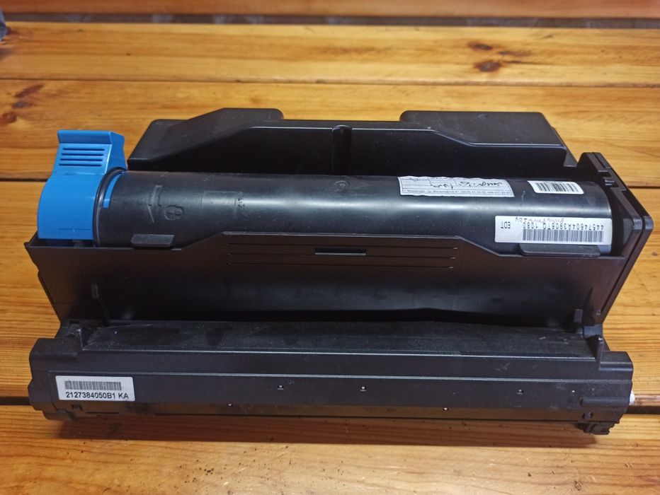 Картриджи для принтера.