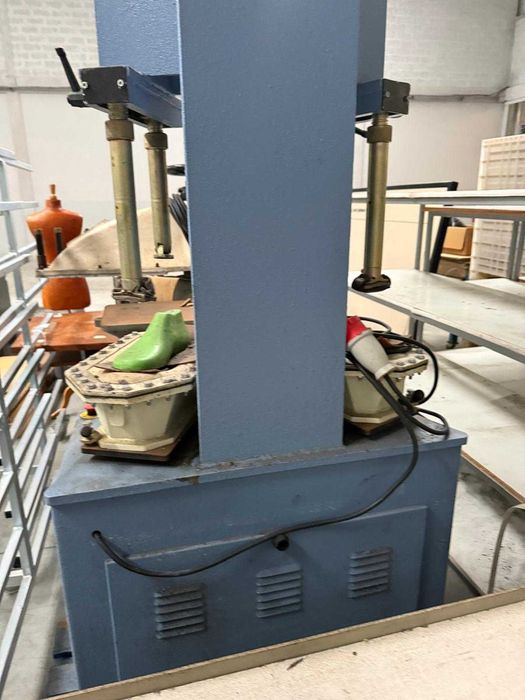 prensa de calçado em perfeito estado de funcionamento