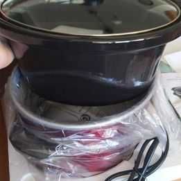 Panela elétrica de cozedura lenta . Nunca foi usada