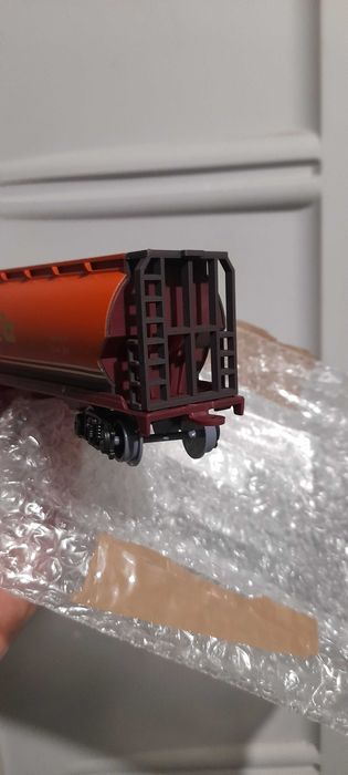 Vagão ferroviário de combustível novo