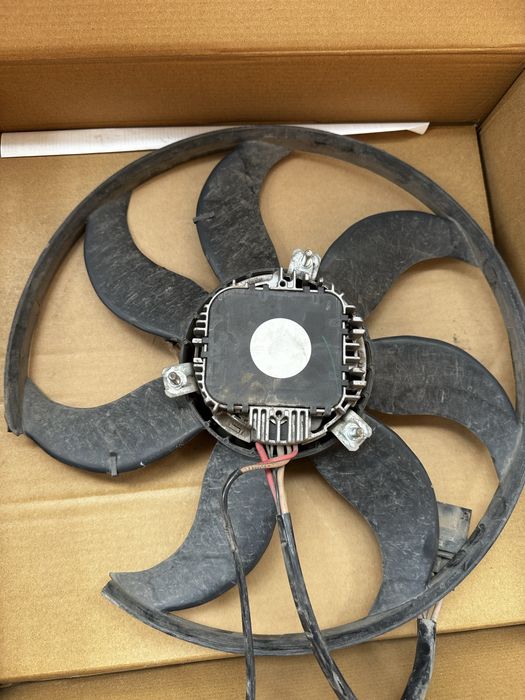 Вентилятор охолодження на Volkswagen Passat 2016 року
