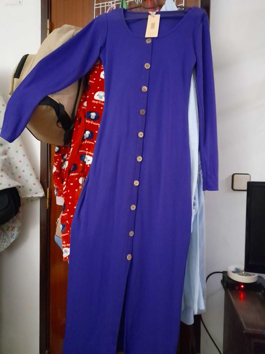 Vestido roxo com botões