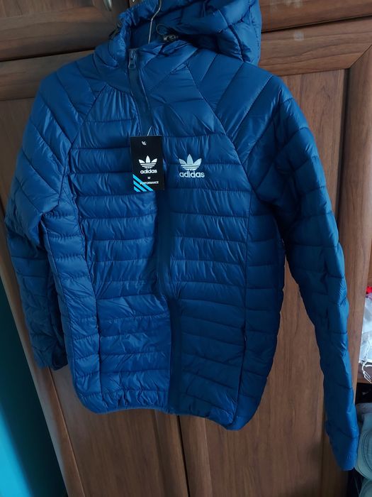 Kurtki damskie zimowe. Wyszywane logo.  Rozmiar S.M.