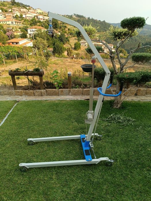 Vendo Grua Elétrica para transportar pessoas