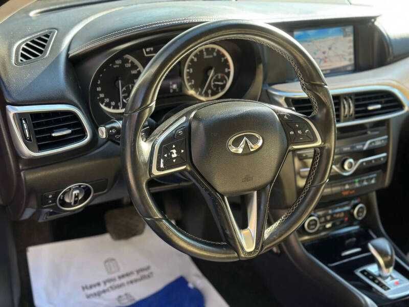 2017 Infiniti QX30 Premium