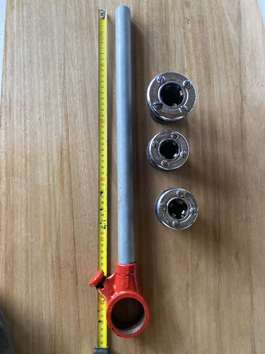 Tarracha para abrir roscas em tubos