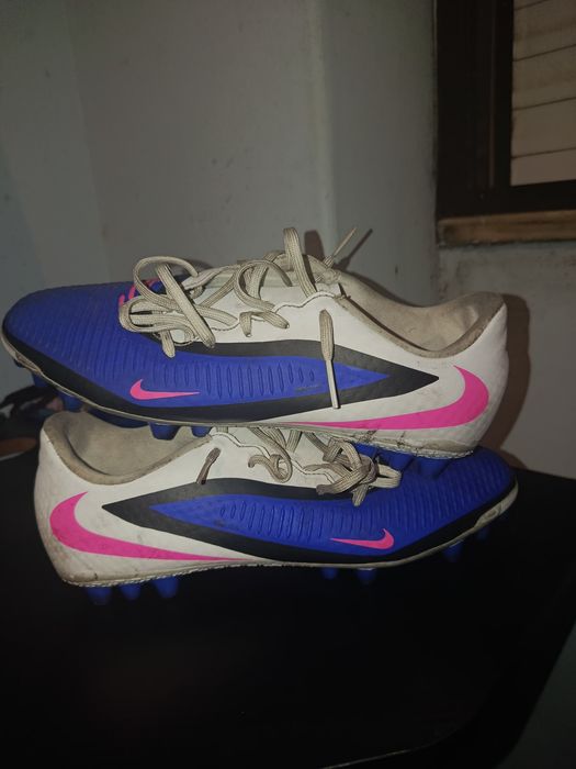 Chuteiras Nike Phantom GT2 AG Academy (Azul/Rosa)