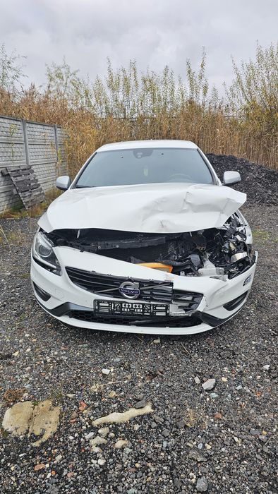 Volvo v60 I D4  R-Design 2017r 190KM Uszkodzone