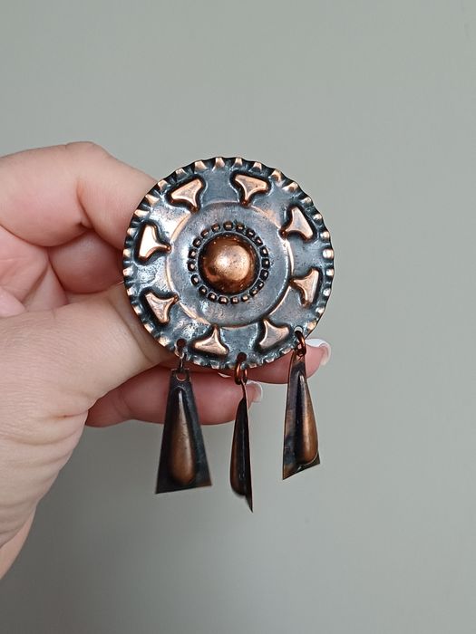 Broszka miedziana metaloplastyka cepelia prl dyndałki