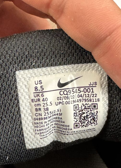 Кросівки для залу та тренувань Nike Legend Essential 2 40 (25.5 см)