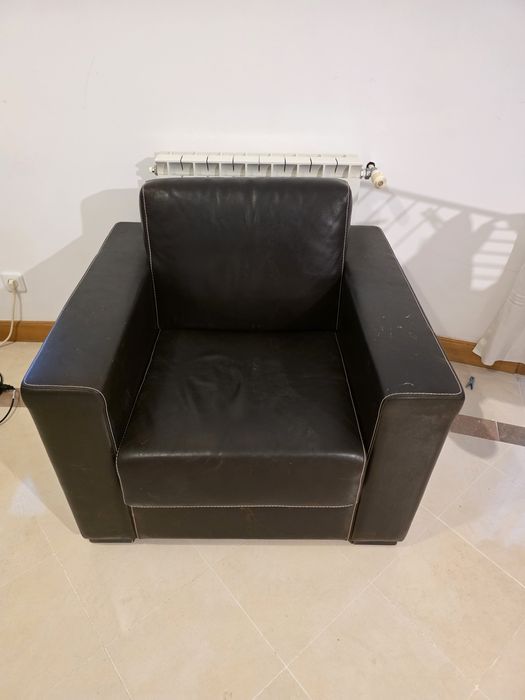 Conjunto sofá/poltrona e 2 pufe