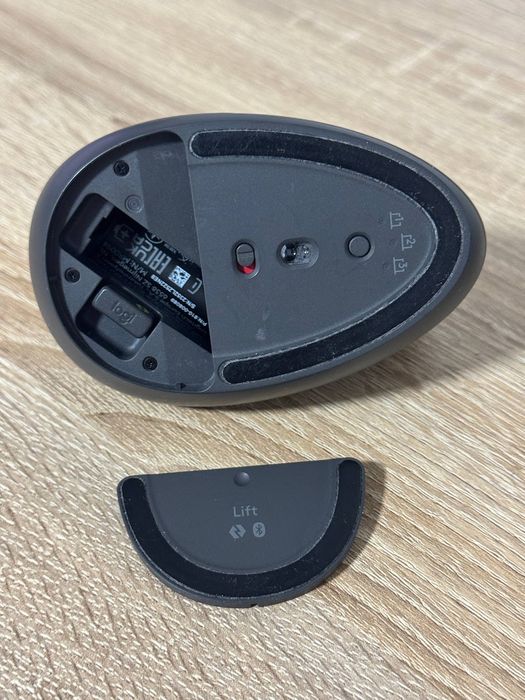 Бездротова миша Logitech Lift Ergonomic Vertical Graphite (910-006473)