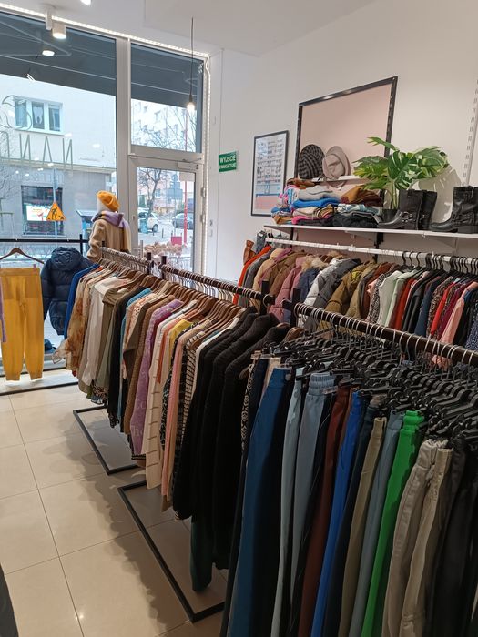 Lokal handlowy z wyposażeniem Gdynia ul. Starowiejska 28A