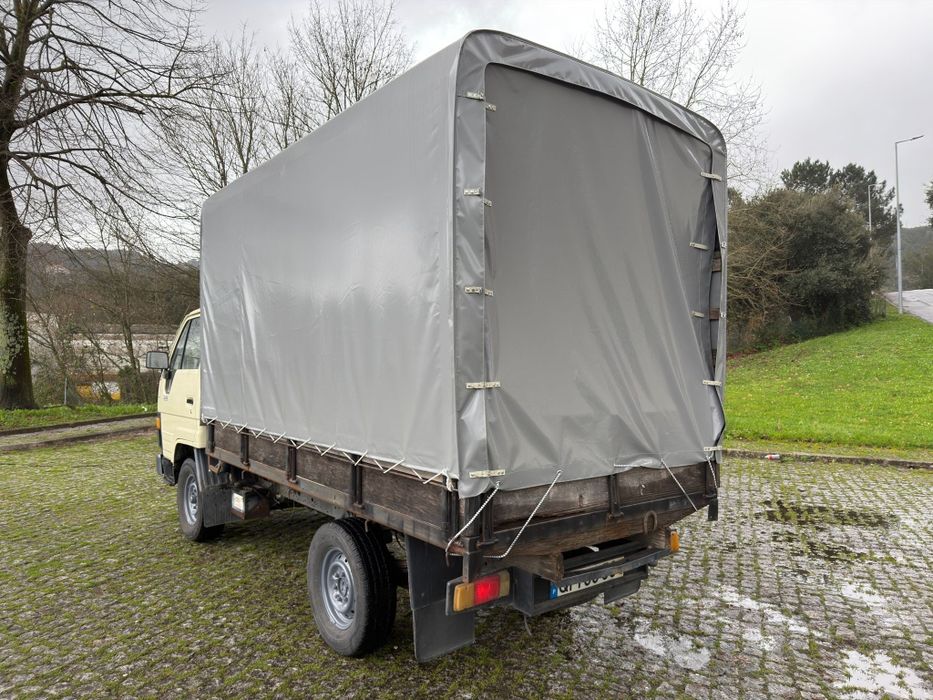 Toyota Dyna 150 Em Estado de Nova