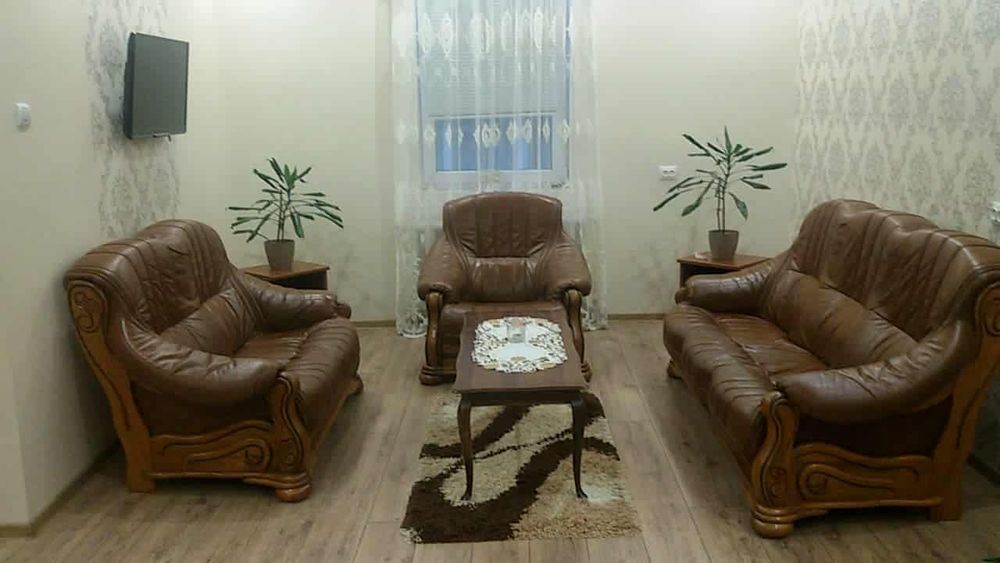 Продам шкіряний комплект меблів (диван) 3+2+1!