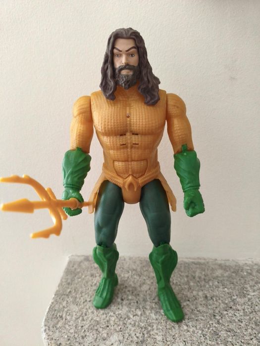 Figura Aquaman Mattel 30 cm Trident Strike – Luz/Som + Tridente FXF67