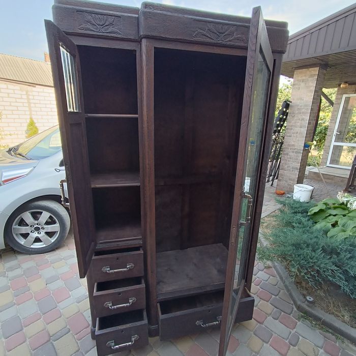 Шкаф старинный после реставрации