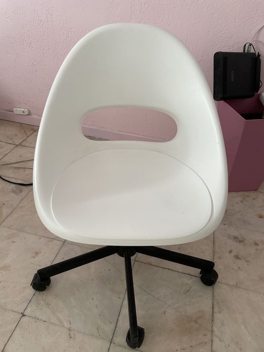 Cadeiras duas , semi uso.