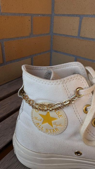 Sapatilhas Converse Chuck Taylor Plataforma Brancas com Corrente Dourada e Coração