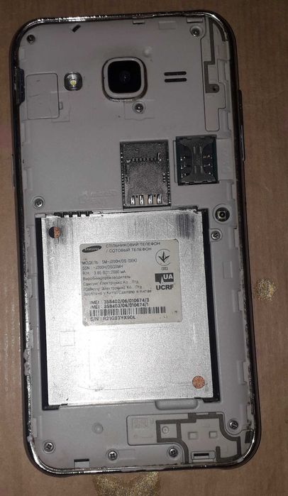 Samsung  SM-J200