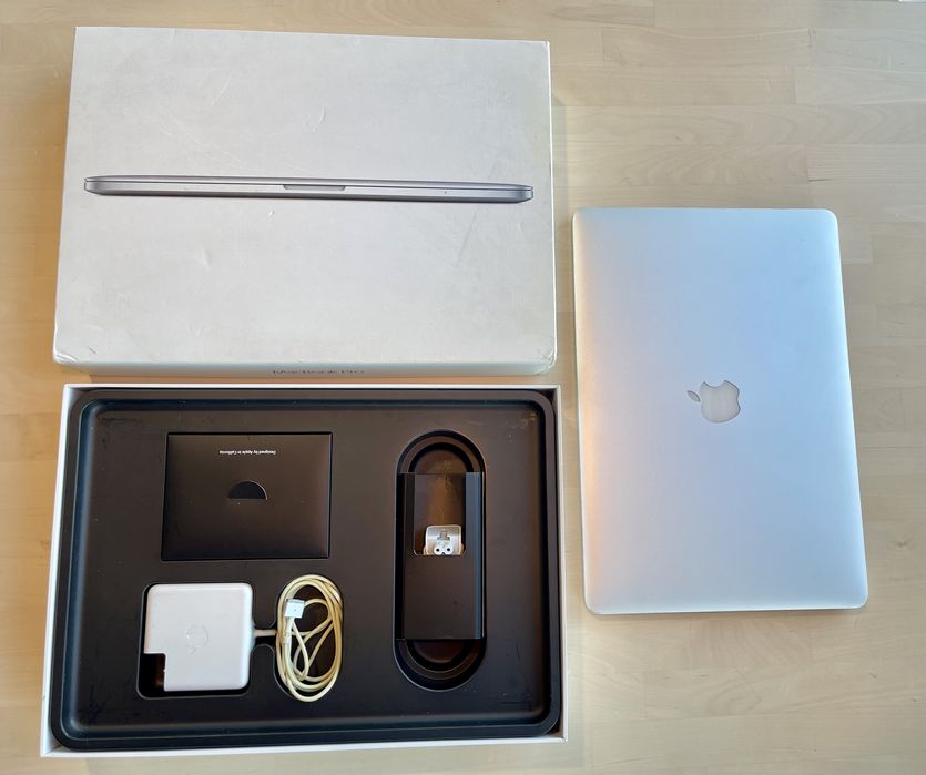2015 Apple Macbook Pro 15 Retina A1398 i7 2.5GHz SSD 512GB AMD Radeon9