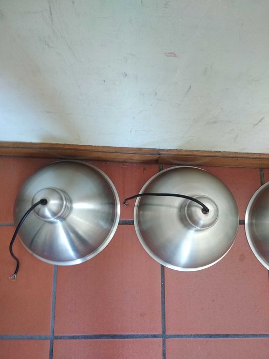 Três Candeeiros em muito bom estado